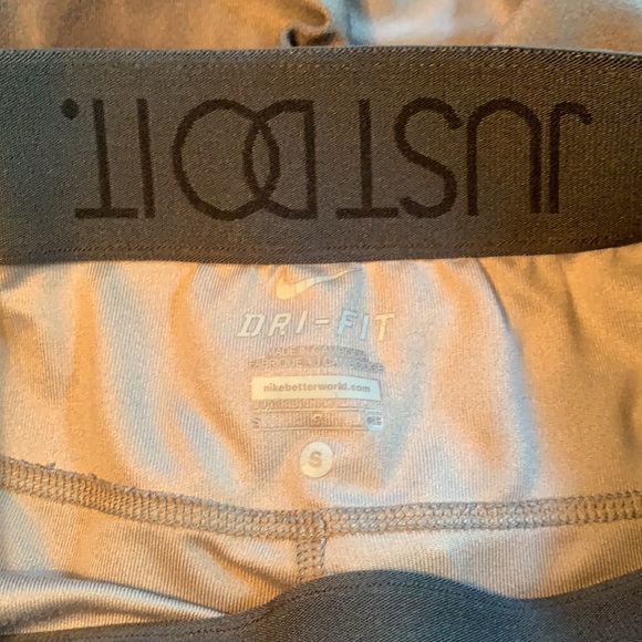 Nike Women’s Capris - Picture 2 of 9